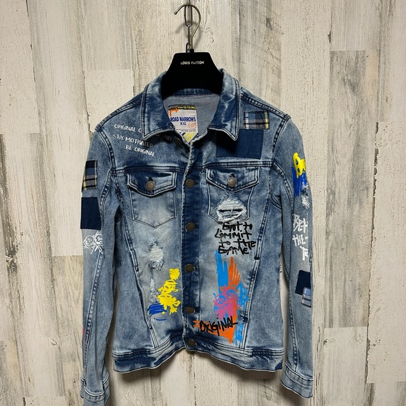 ROAD NARROWS - Picture 4 of 9